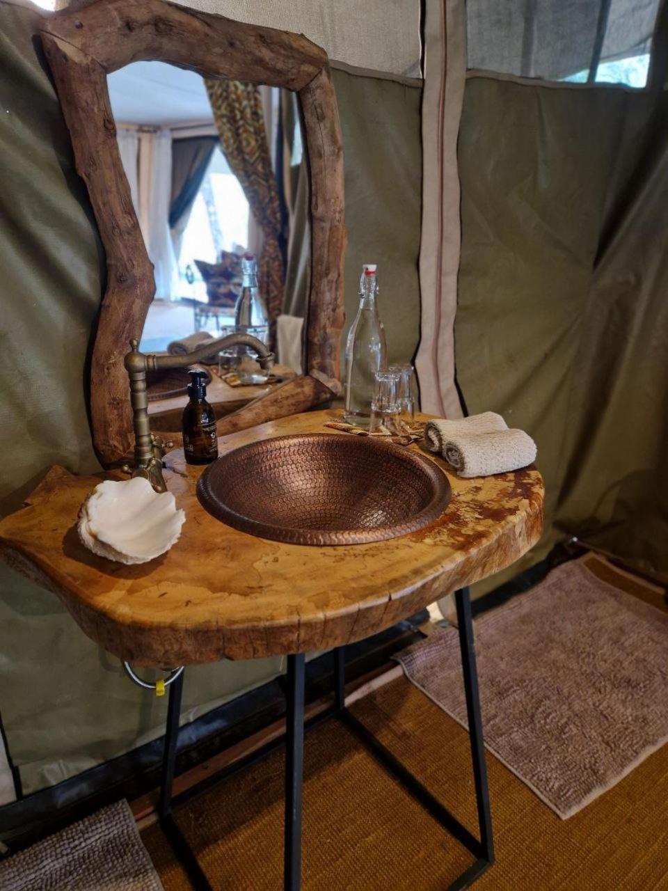 Dolly Farm & River Camp, Luxury Tents Usa River 외부 사진