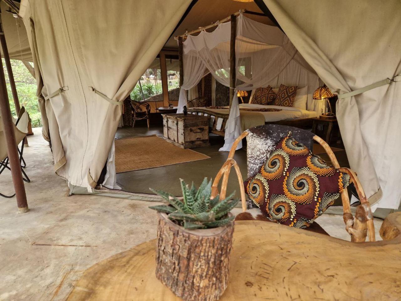 Dolly Farm & River Camp, Luxury Tents Usa River 외부 사진