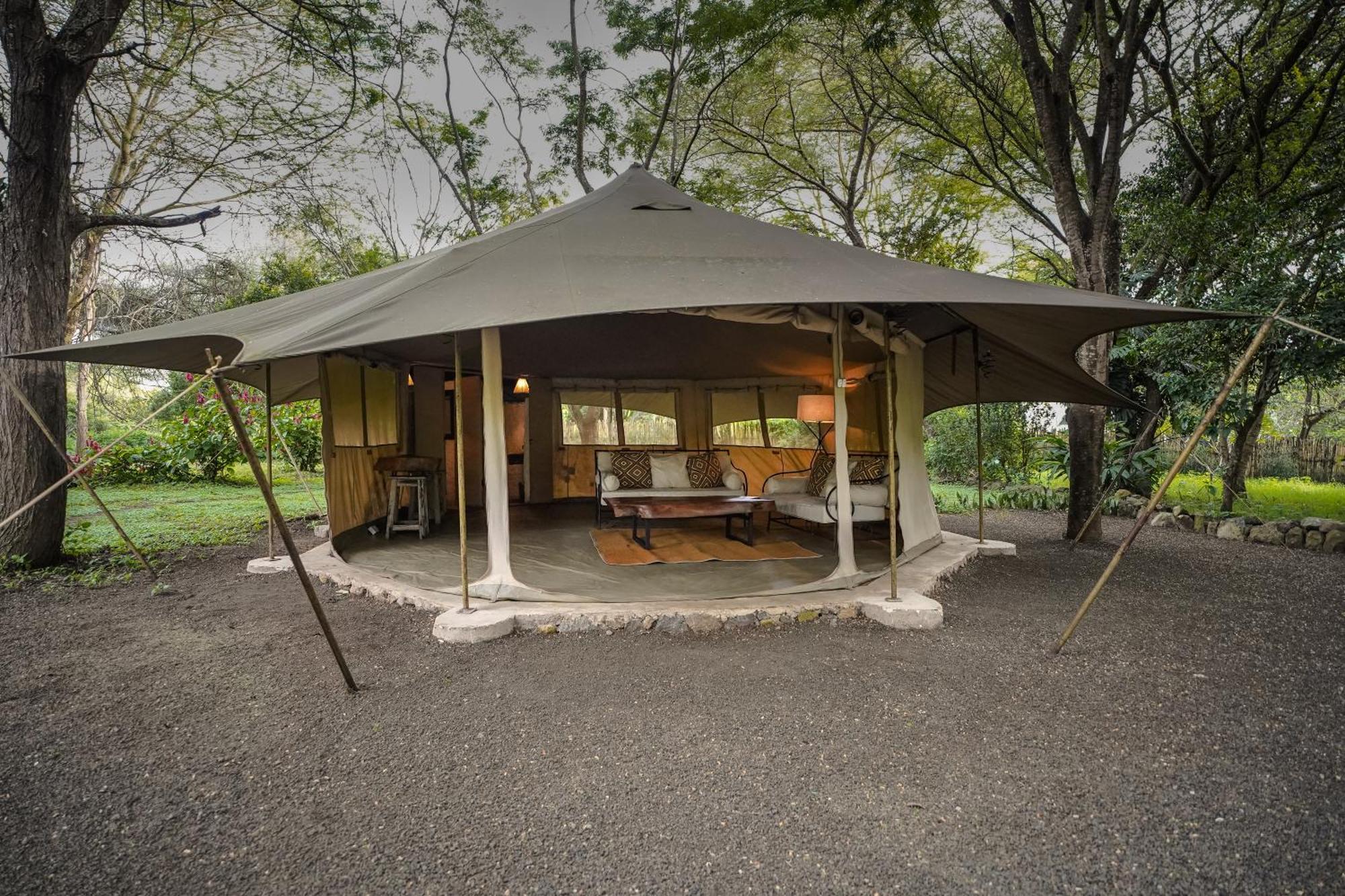 Dolly Farm & River Camp, Luxury Tents Usa River 외부 사진